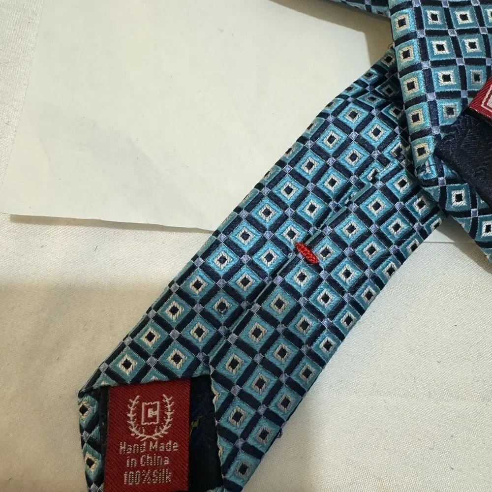 Chaps blue Black Hand Made 100% Silk Men’s Neck Tie Made In China